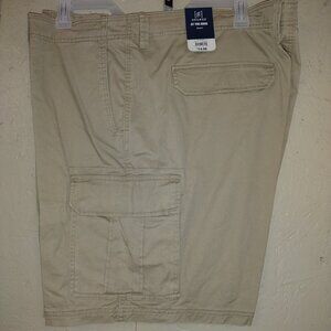 Men's Sz 46 Kacki Cargo Shorts, Knee length, 10 inch inseam, Stretch for Comfort